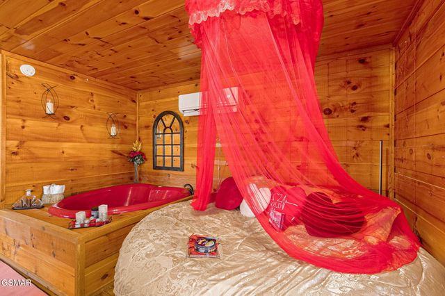 4424 & 4428 Grindstone Ridge Road, Pigeon Forge, TN 37863