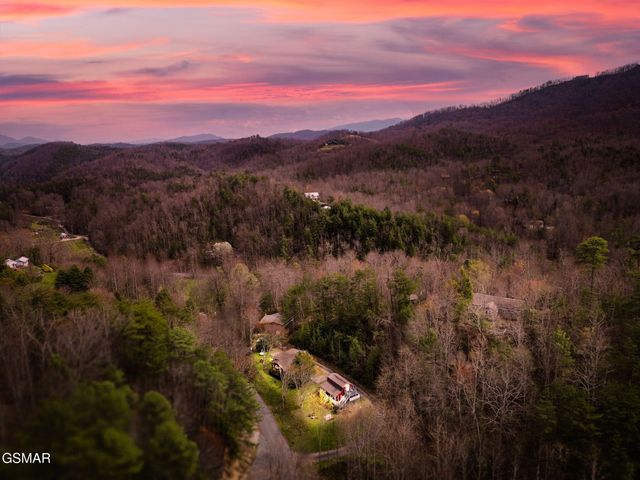 4424 & 4428 Grindstone Ridge Road, Pigeon Forge, TN 37863