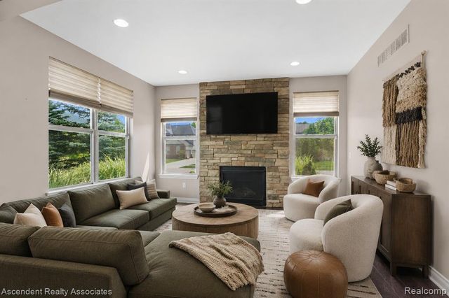 915 Appleton Court, Oakland, MI 48363