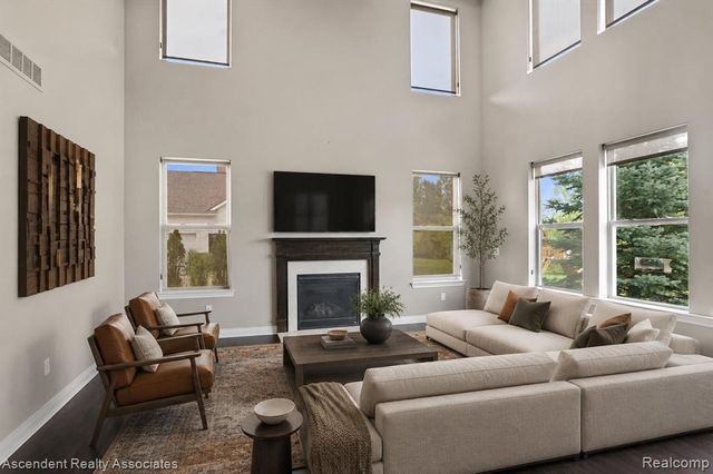 915 Appleton Court, Oakland, MI 48363