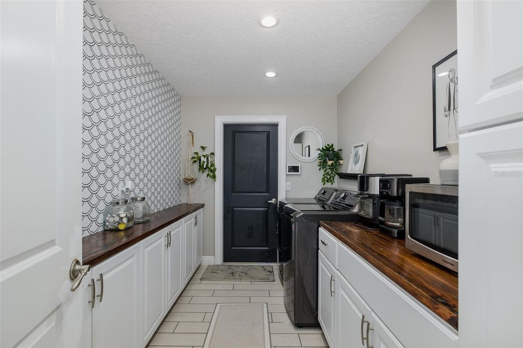 Image 24 of property listing at 17304 CARRIAGE WAY, Odessa, FL 33556