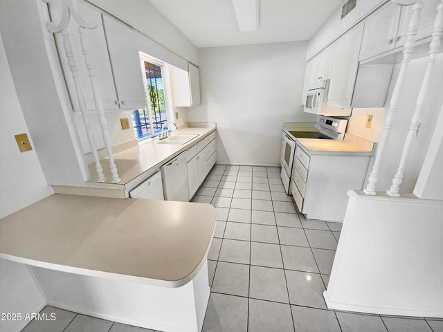 9806 W HUTTON Drive, Sun City, AZ 85351