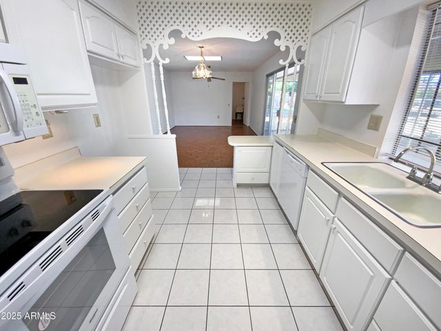 9806 W HUTTON Drive, Sun City, AZ 85351