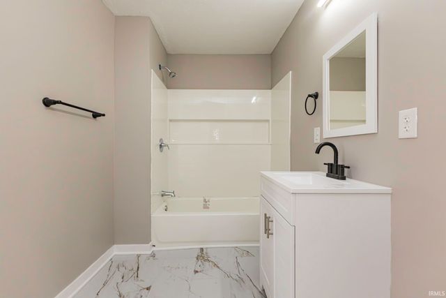 2409 S Elliott Street, Muncie, IN 47302