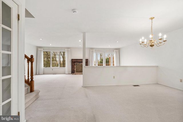 11 STURBRIDGE CT, Lambertville, NJ 08530