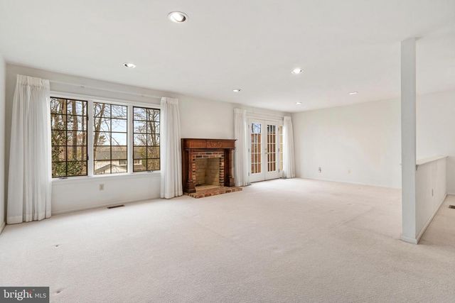 11 STURBRIDGE CT, Lambertville, NJ 08530