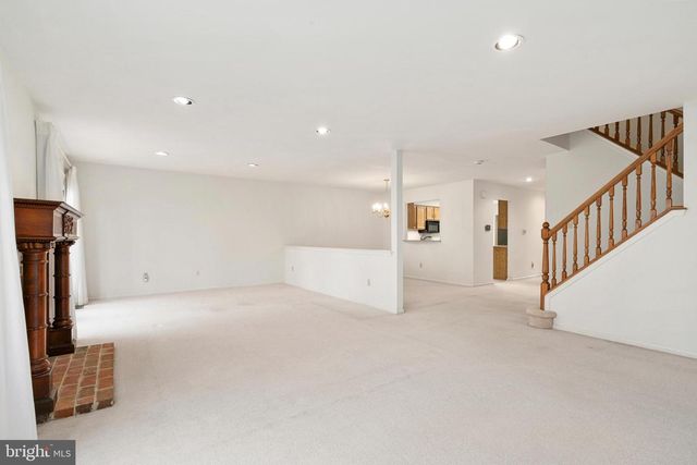 11 STURBRIDGE CT, Lambertville, NJ 08530