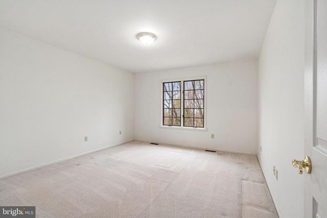 11 STURBRIDGE CT, Lambertville, NJ 08530