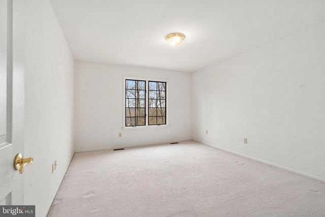 11 STURBRIDGE CT, Lambertville, NJ 08530