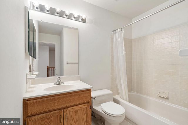 11 STURBRIDGE CT, Lambertville, NJ 08530