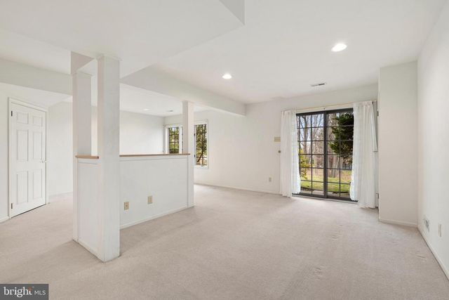 11 STURBRIDGE CT, Lambertville, NJ 08530