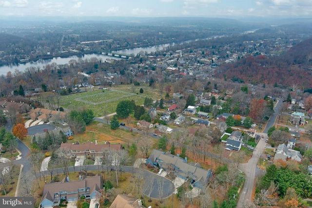 11 STURBRIDGE CT, Lambertville, NJ 08530