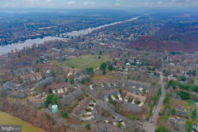 11 STURBRIDGE CT, Lambertville, NJ 08530