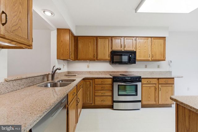 11 STURBRIDGE CT, Lambertville, NJ 08530