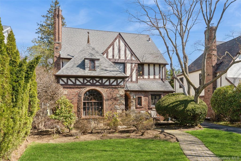 63 Marlborough Court, Rockville Centre, NY 11570
