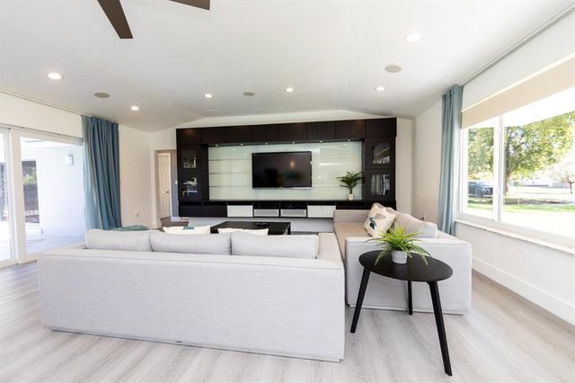 475 NE 142nd Street, North Miami, FL 33161