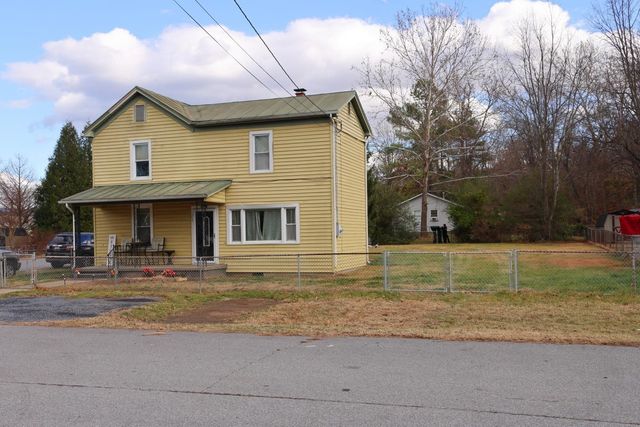 364 N BATH AVE, Waynesboro, VA 22980