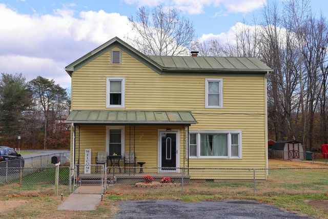 364 N BATH AVE, Waynesboro, VA 22980