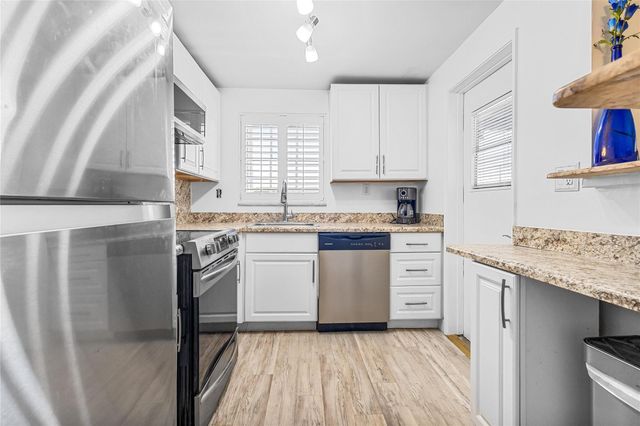 490 SE 19th Avenue 203, Pompano Beach, FL 33060