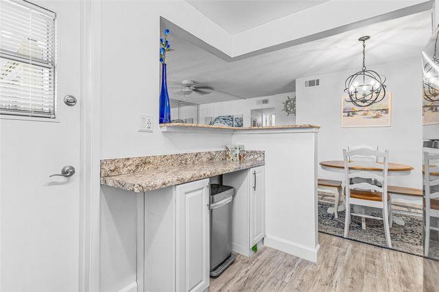 490 SE 19th Avenue 203, Pompano Beach, FL 33060