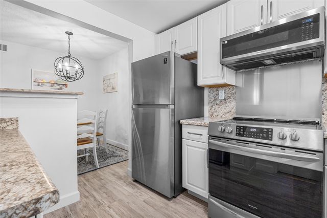 490 SE 19th Avenue 203, Pompano Beach, FL 33060