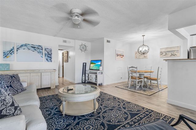 490 SE 19th Avenue 203, Pompano Beach, FL 33060