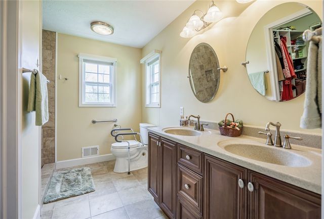 83 Arborway Ln Lane, Greece, NY 14612
