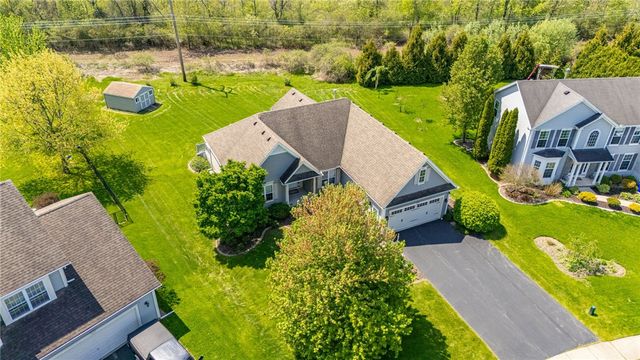 83 Arborway Ln Lane, Greece, NY 14612