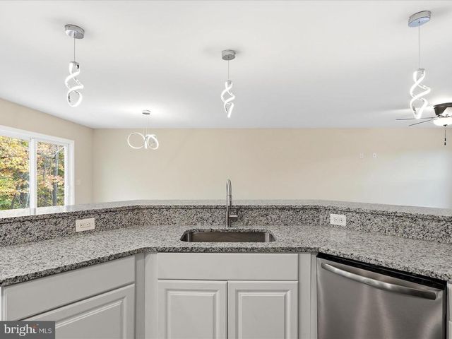 3281 RUSSEL RUN RD, Locust Grove, VA 22508