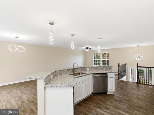 3281 RUSSEL RUN RD, Locust Grove, VA 22508