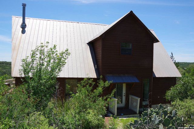 620 County Road 242, Hondo, TX 78861