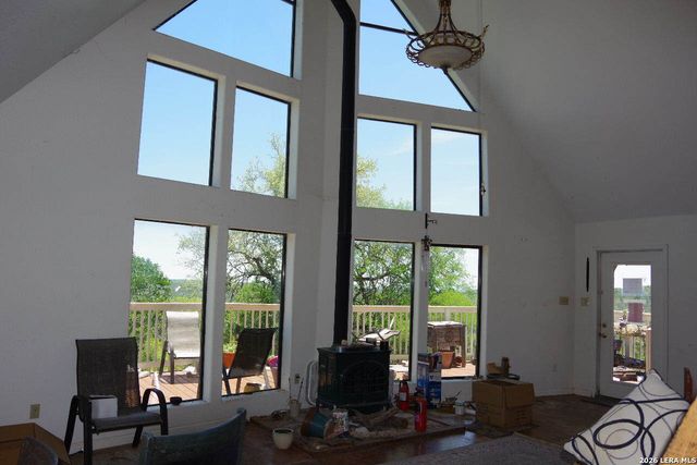 620 County Road 242, Hondo, TX 78861