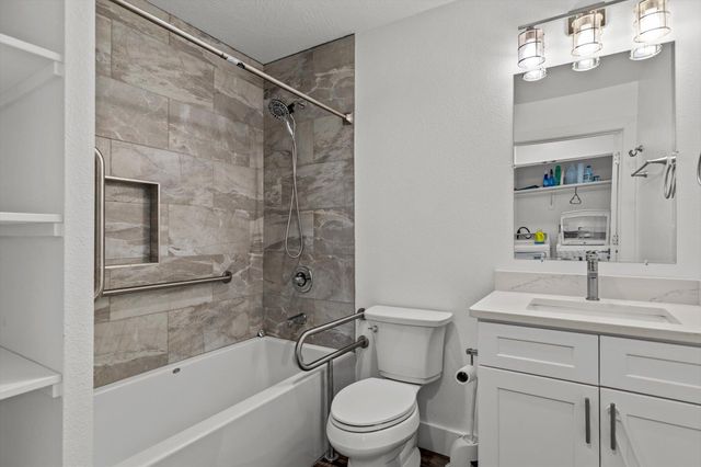 825 & 827 Lon Road, Rogersville, MO 65742