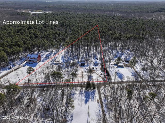 3 Schreibers Lane, Freehold, NJ 07728