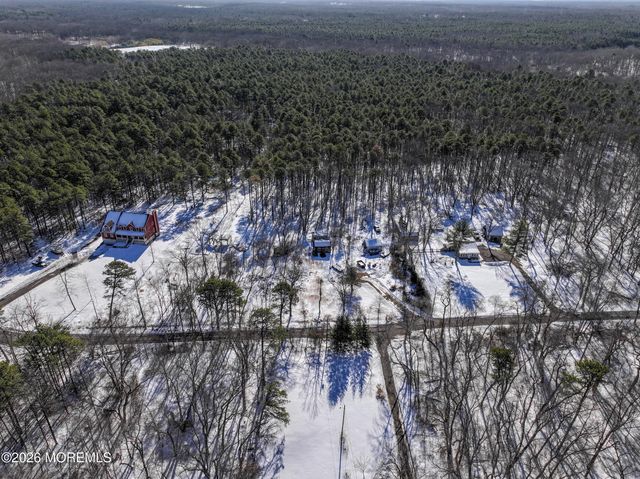 3 Schreibers Lane, Freehold, NJ 07728