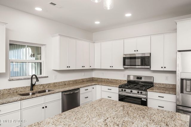 335 Rocky Top Rd, Monterey, TN 38574