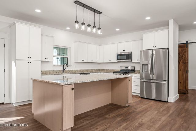 335 Rocky Top Rd, Monterey, TN 38574