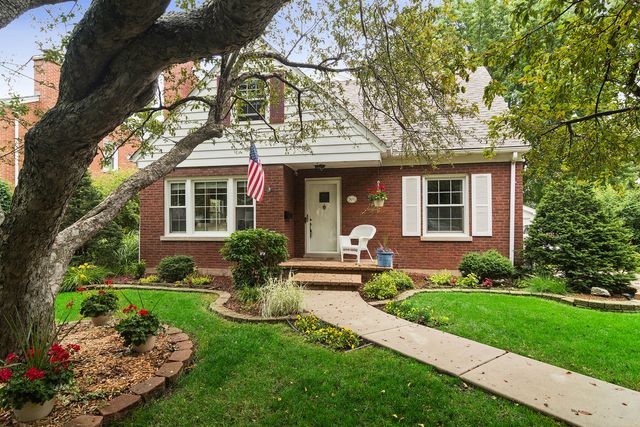 501 N Douglas Avenue, Arlington Heights, IL 60004