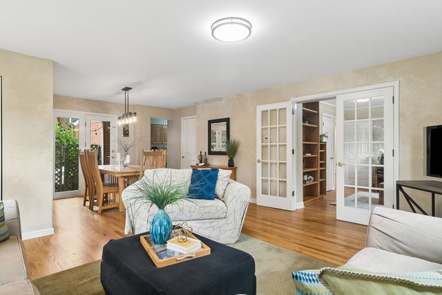 501 N Douglas Avenue, Arlington Heights, IL 60004