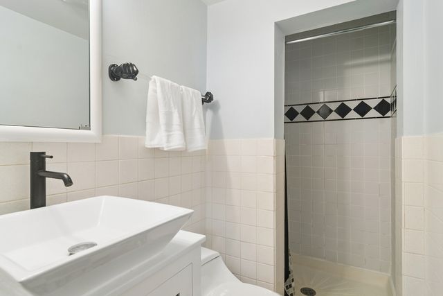 501 N Douglas Avenue, Arlington Heights, IL 60004