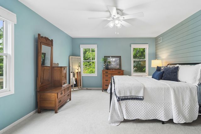 501 N Douglas Avenue, Arlington Heights, IL 60004