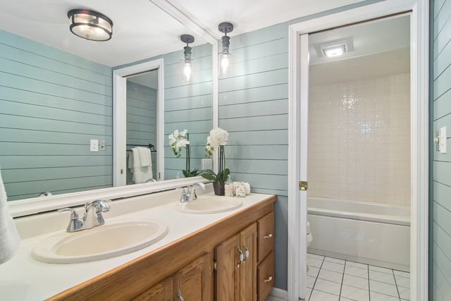 501 N Douglas Avenue, Arlington Heights, IL 60004