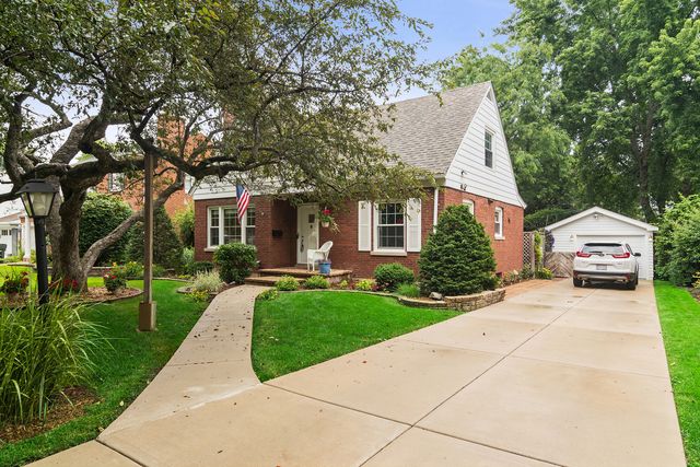 501 N Douglas Avenue, Arlington Heights, IL 60004