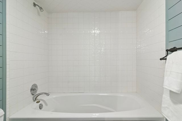 501 N Douglas Avenue, Arlington Heights, IL 60004