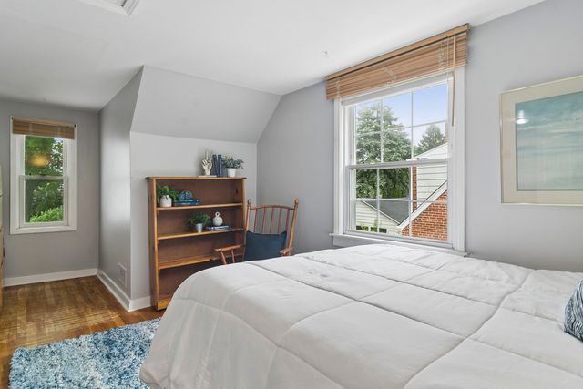 501 N Douglas Avenue, Arlington Heights, IL 60004