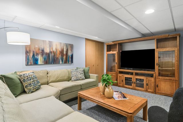 501 N Douglas Avenue, Arlington Heights, IL 60004