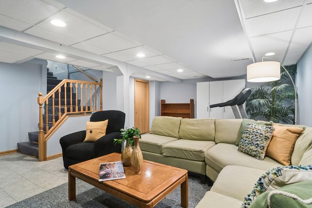 501 N Douglas Avenue, Arlington Heights, IL 60004