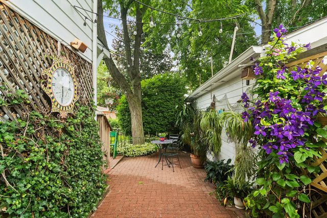 501 N Douglas Avenue, Arlington Heights, IL 60004