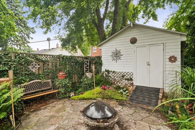501 N Douglas Avenue, Arlington Heights, IL 60004