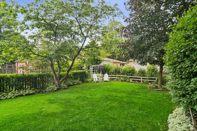 501 N Douglas Avenue, Arlington Heights, IL 60004